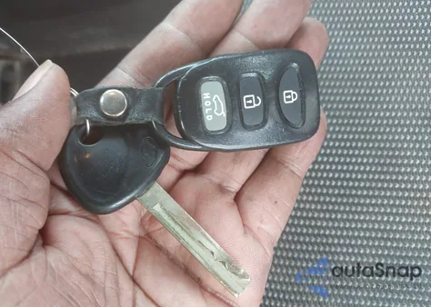 2013 Hyundai Veloster Base W/Black from USA, damaged, VIN KMHTC6AD1DU173061